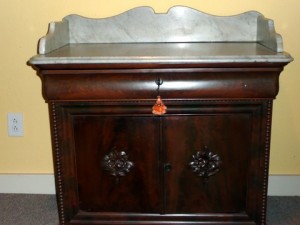 marble_top_stand